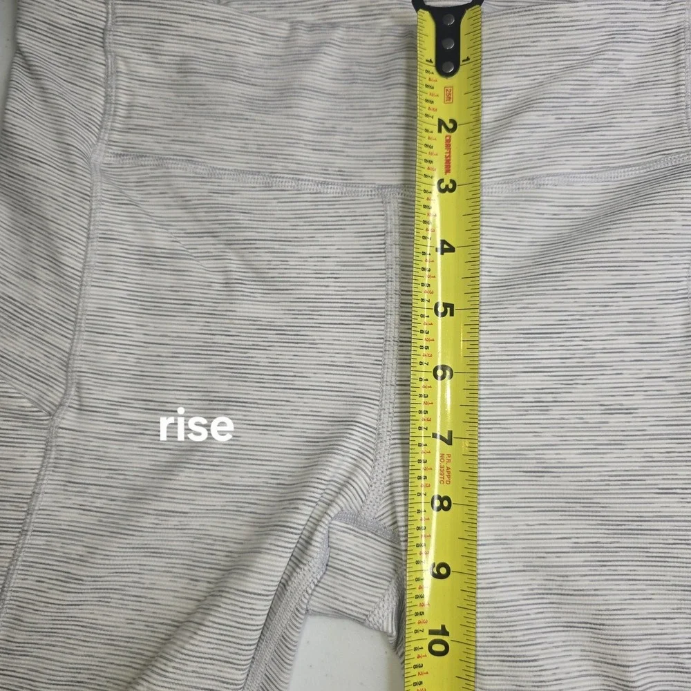 LULULEMON‎ Women's Size 6 Crop Leggings Gray White Stripe Pockets Zip -2651
